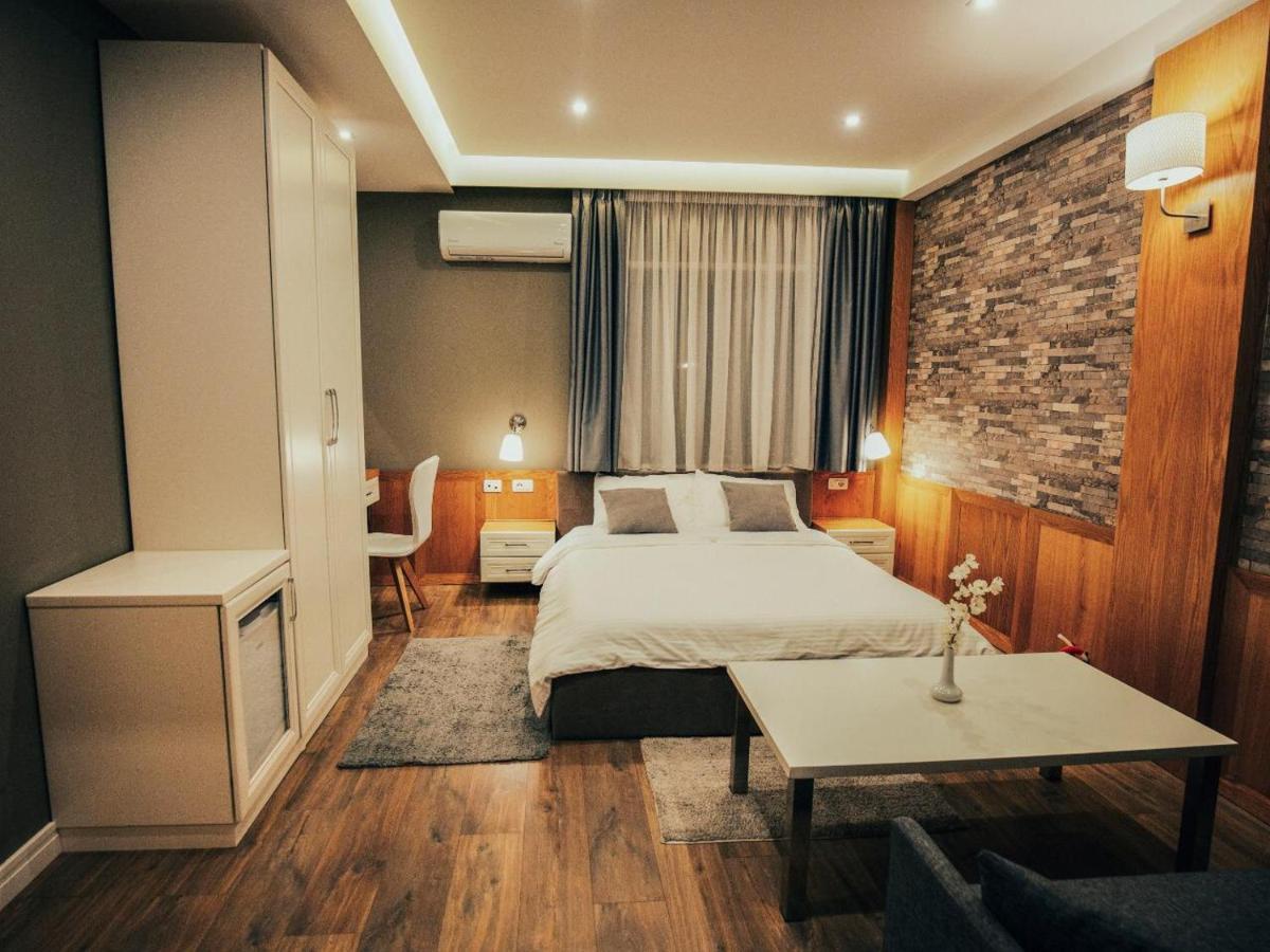Hotel Romeo Корча Экстерьер фото
