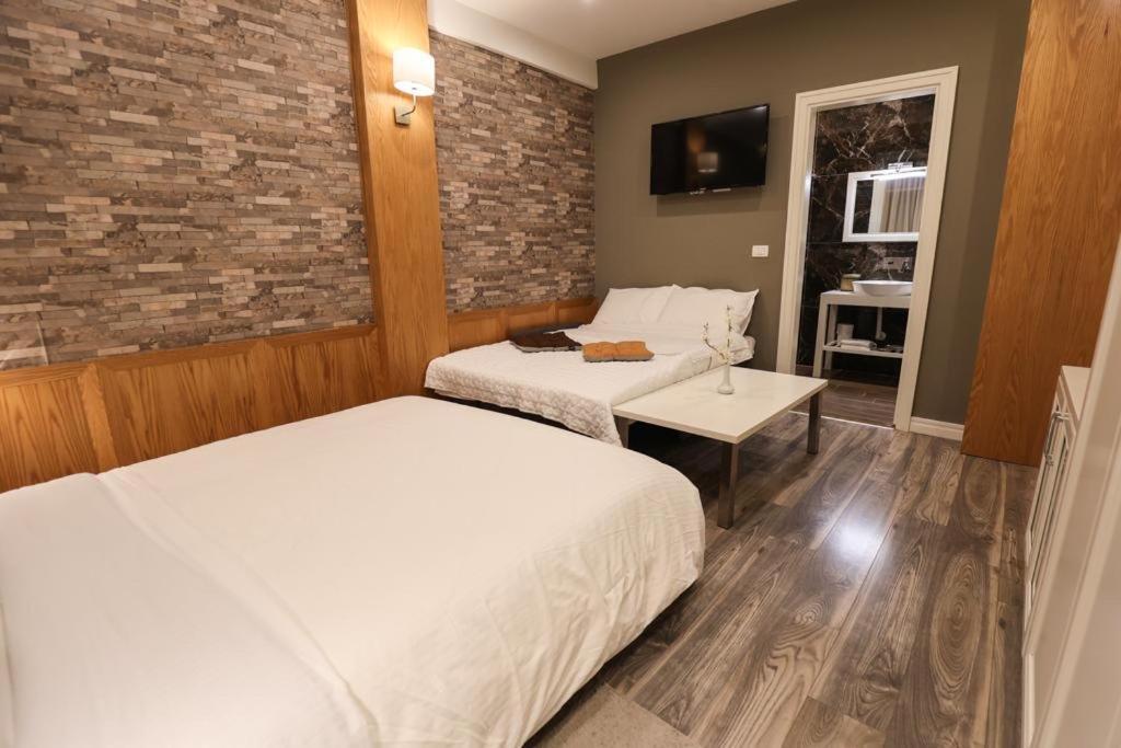 Hotel Romeo Корча Экстерьер фото