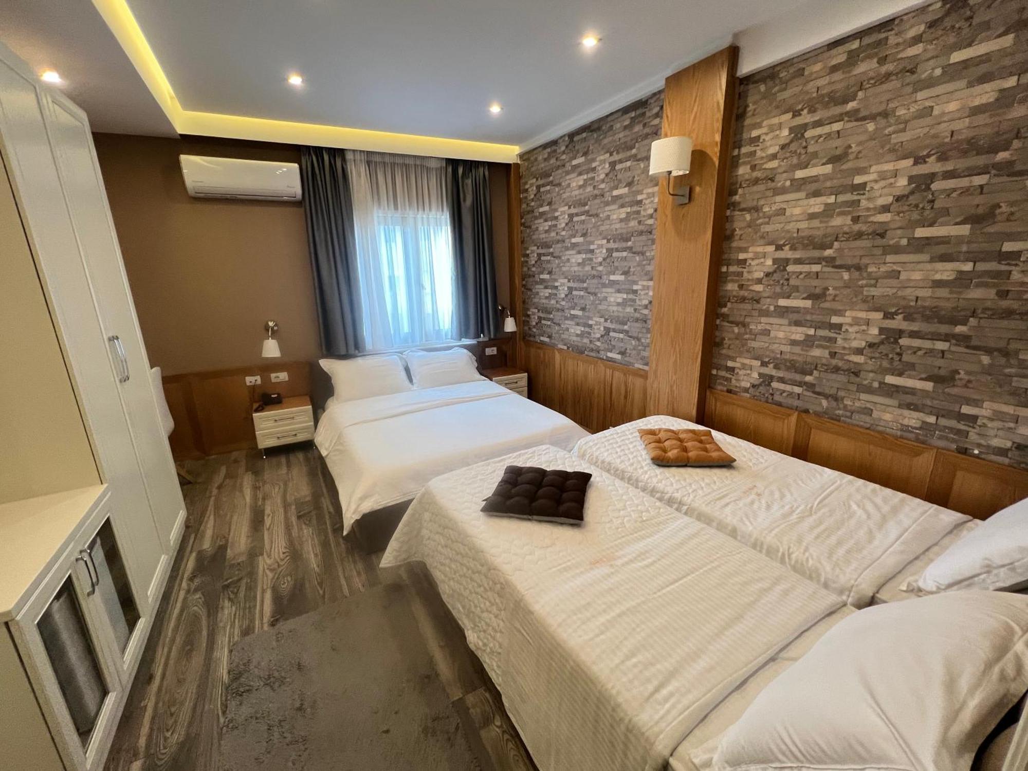 Hotel Romeo Корча Экстерьер фото